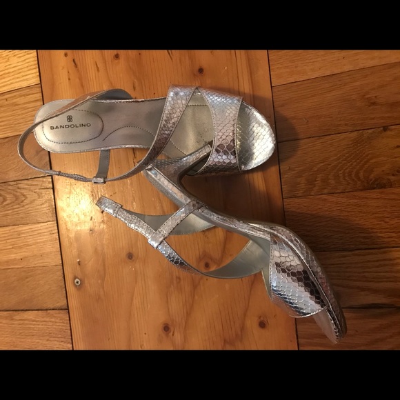 Bandolino Silver Heels - Picture 2 of 6